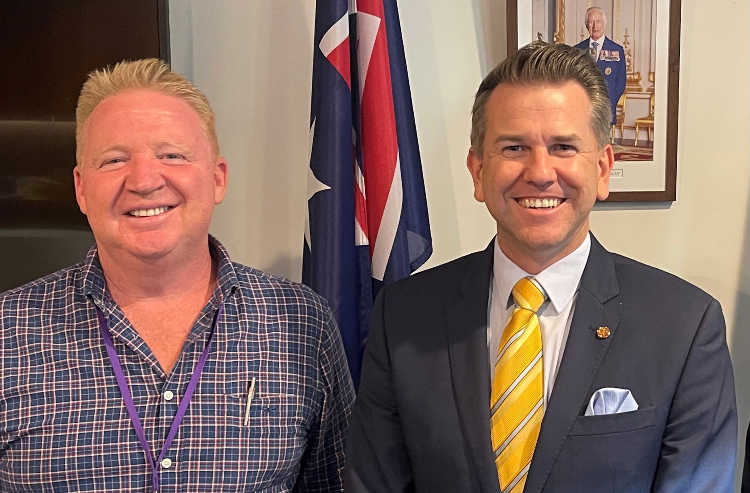 NECA Queensland President, David James (L) and the Honourable Jarrod Bleijie MP, Deputy Premier, Minister for State Development, Infrastructure and Planning and Minister for Industrial Relations (R).